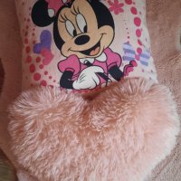 Възглавнички пух-лама "Сърце" в розово и Мини Маус , снимка 1 - Възглавници - 42654617