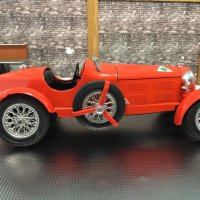 Метална количка Bburago Alfa Romeo 2300 Monza Red 1934 1/18, снимка 5 - Колекции - 37982642