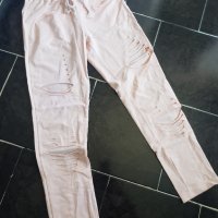Спортен панталон с дупки в бебешко розово, снимка 1 - Панталони - 36713180