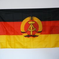 Ново Знаме на Източна Германия ГДР Трабант Берлинската стена, снимка 1 - Колекции - 36926912