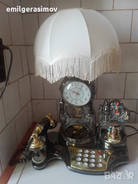 Телефон с часовник и стари телефони., снимка 1