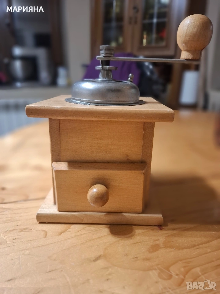 Ръчна ретро мелничка, снимка 1