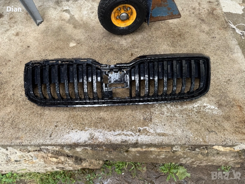 Предна решетка Škoda Superb 3V (2015–2020), оригинал, OEM 3V0853653G, снимка 1