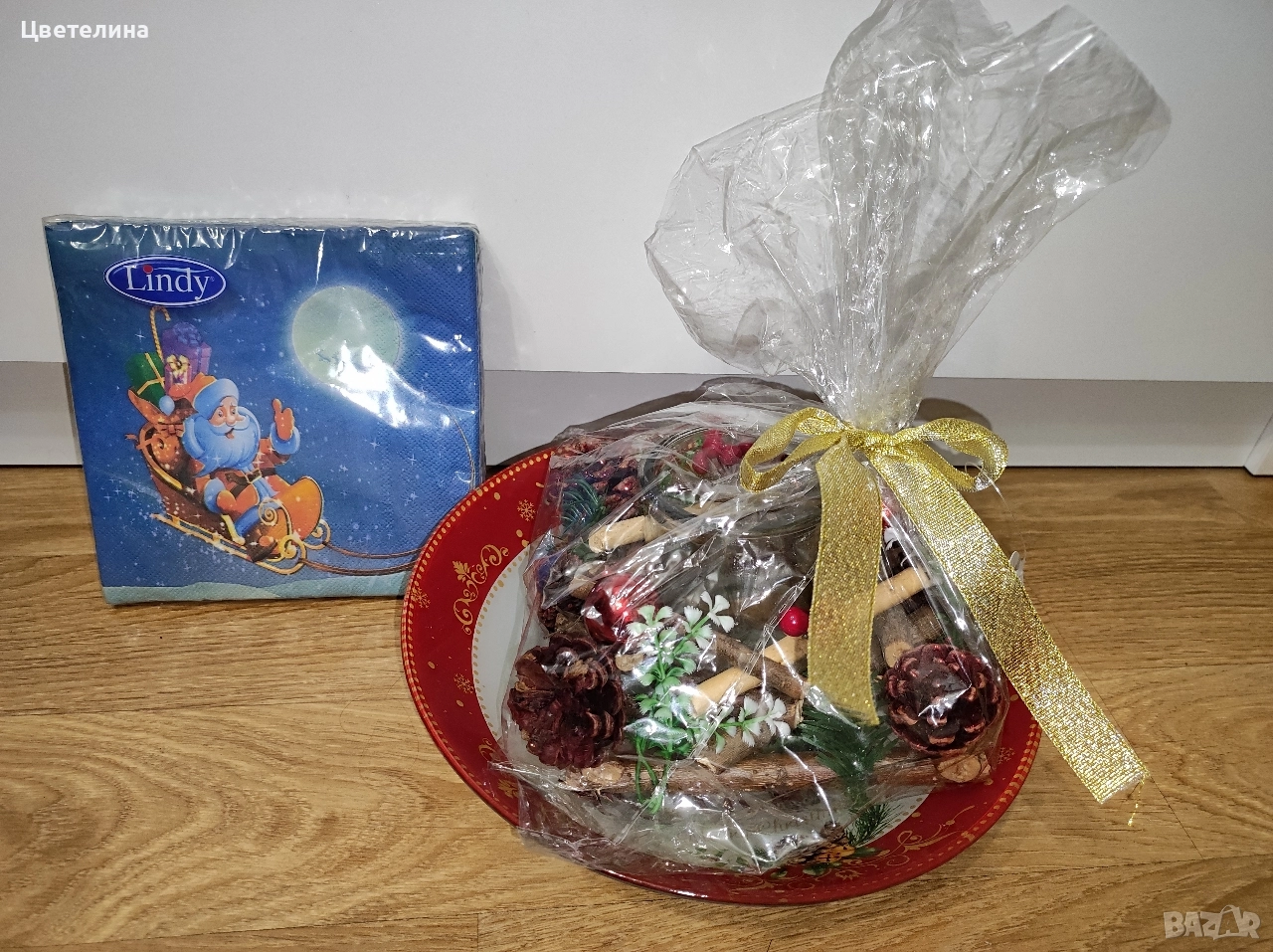 Коледна чиния плюс свещ и салфетки , снимка 1