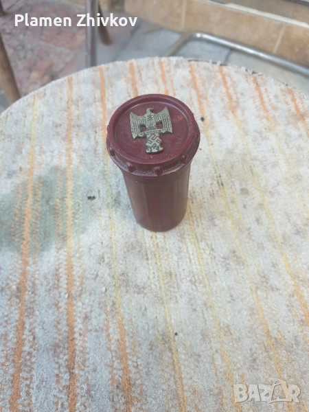 бакелитена цилиндрична немска кутика в която е поставян сапуна за бръснене , снимка 1