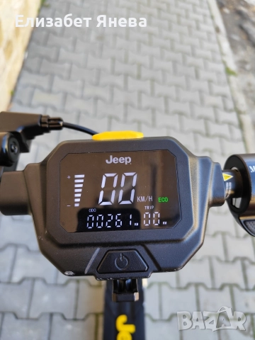 Електрически скутер-тротинетка JEEP JUC AS IPX5 ДО 25 КМ/Ч, ПРОБЕГ ДО 50 КМ, снимка 4 - Други спортове - 52813080