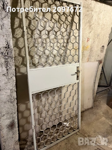 Метална врата