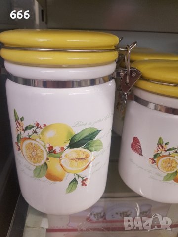 бурканчета, снимка 2 - Буркани, бутилки и капачки - 42855248