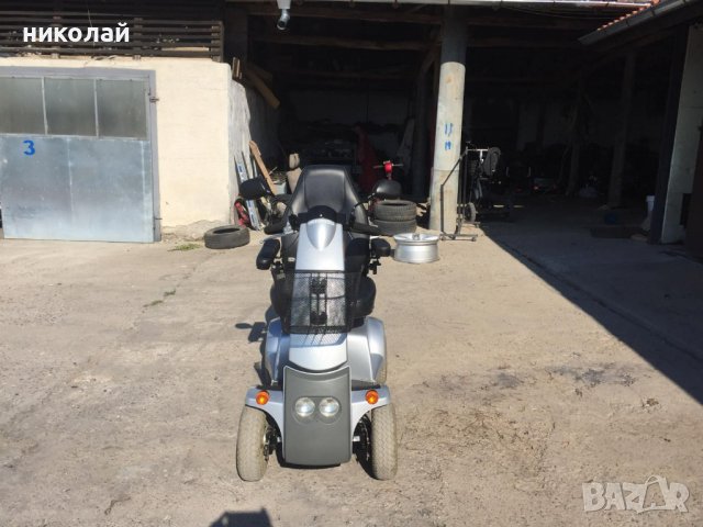 Скутер за трудно подвижни хора или инвалиди