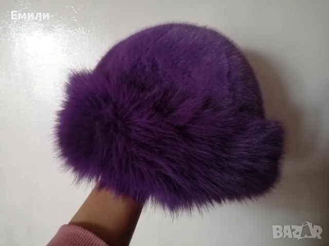 Дамска пухкава шапка в лилав цвят, снимка 14 - Шапки - 48420306