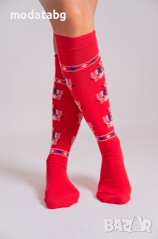  3/4 Модел чорапи с шевица и надпис (БЯЛ, ЧЕРВЕН, ЧЕРЕН ЦВЯТ), снимка 4 - Дамски чорапи - 42887982