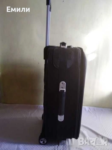 Среден куфар с колелца и телескопична дръжка, снимка 4 - Куфари - 52447539