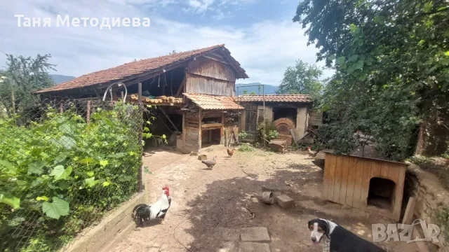 Масивна двуетажна къща 148м2, селскостопански постройки и двор 1126м2 с. Слатина 25км от Карлово, снимка 16 - Къщи - 50151884