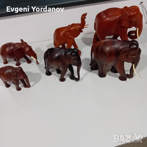 Шест броя дървени слонове от Тайланд. 