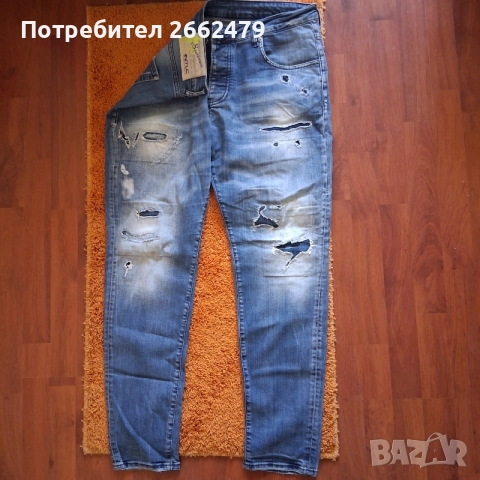 Продавам маркови дънки.