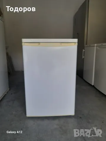 Малък хладилник с камера 104 L, A++, Hisense KT118A