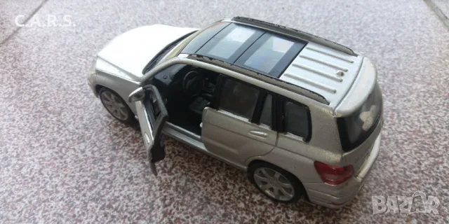 Mercedes-Benz GLK-Class Bburago - Мащаб 1:32, снимка 3 - Колекции - 49371591