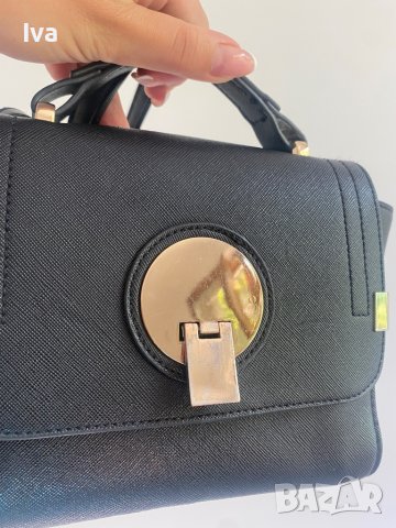 Дамска черна чанта със златисти кантове, снимка 4 - Чанти - 37529334