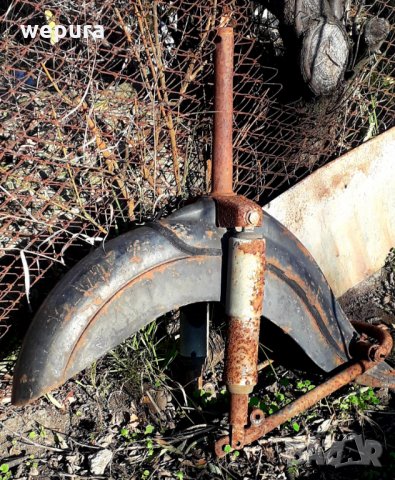 За първите източногермански мотори MZ преден калник с амортисьори и заден калник с амортисьори