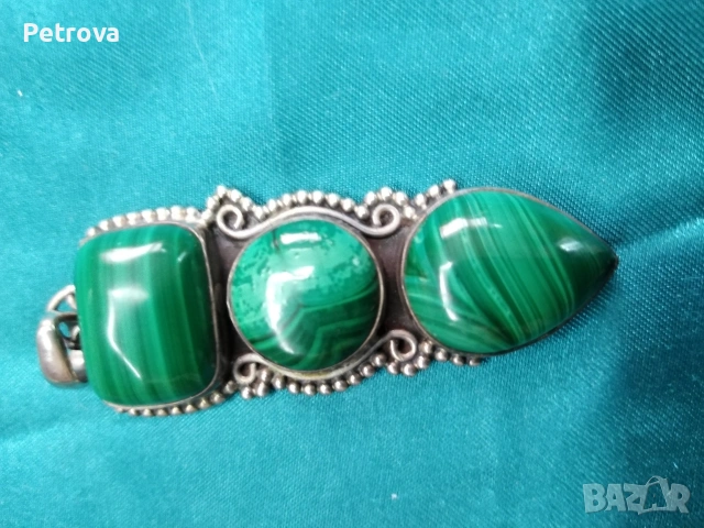 Сребърен медальон с Малахит. Ръчна изработка. Уникат, снимка 2 - Колиета, медальони, синджири - 53134527