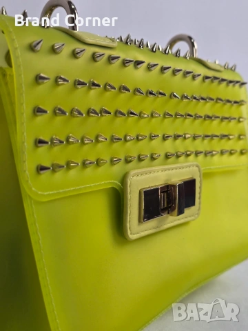 Нова дамска чанта Steve Madden Yellow Jelly с несесер, снимка 4 - Чанти - 54354726