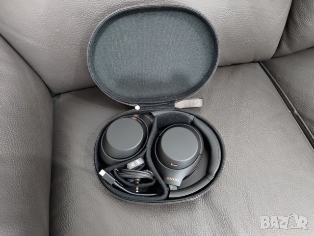 Sony WH-1000XM3, Wireless Noise Cancelling Слушалки, С Оригинален Калъф+Аксесоари, Отлично Състояние, снимка 2 - Bluetooth слушалки - 54005013