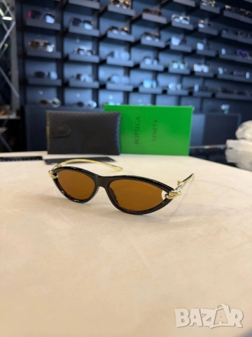 очила с черен обикновен калъф и ув защита miu miu bottega veneta , снимка 18 - Слънчеви и диоптрични очила - 51677849