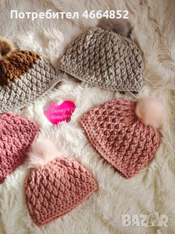 Ръчно плетена релефна шапка „Виктория“ с подвижен пухкав помпон, снимка 6 - Шапки - 52592150