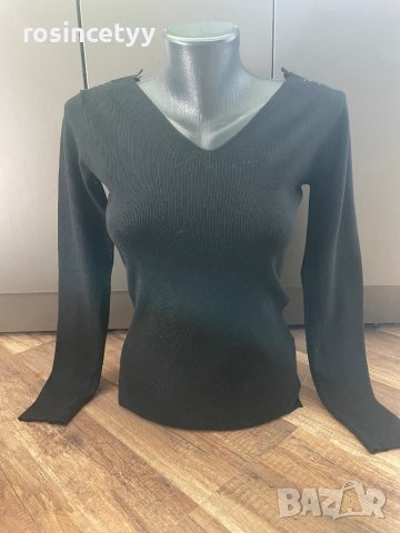 черна блузка с интересен гръб