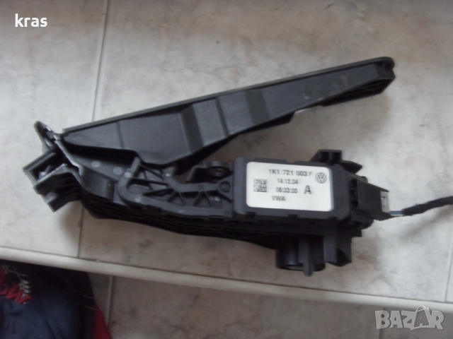 Голф 5 Греда под задна броня и др. части , снимка 8 - Части - 51415086