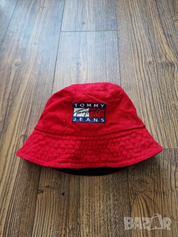 Страхотна шапка TOMMY HILFIGER, унисекс един размер 