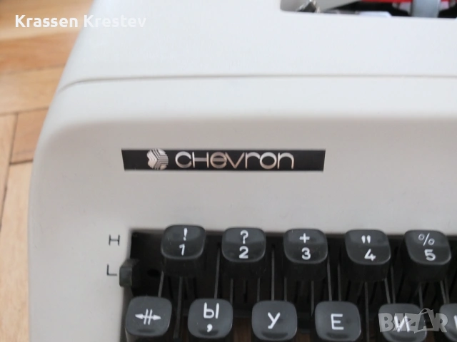Продавам почти нова японска механична пишеща машина Chevron, снимка 3 - Друго - 53936753