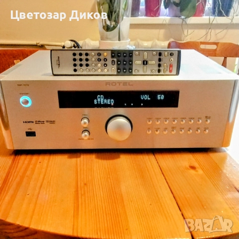 Rotel RSP-1572 7.1 processor, with remote