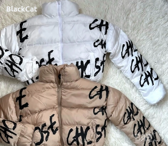 Късо Бяло Яке С Надписи