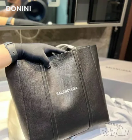 Balenciaga Дамска чанта, кожа, снимка 2 - Чанти - 56030770