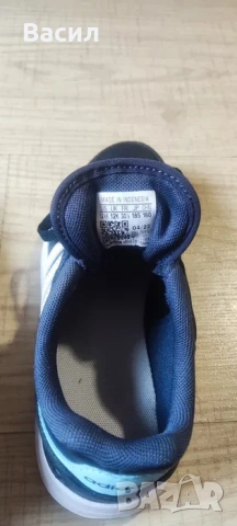 Детски маратонки Adidas размер 30 1/2, снимка 4 - Детски маратонки - 54308374