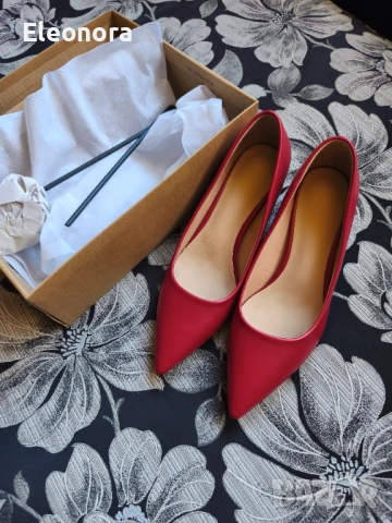 Елегантни червени обувки