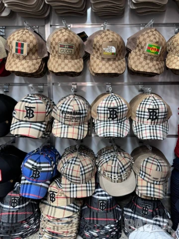 шапка с козирка celine nike karl lagerfeld hermes burberry ami amiri miu miu guess Adidas , снимка 7 - Шапки - 50592735