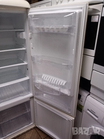 Бежов комбиниран хладилник с фризер ретро дизайн Gorenje с две години гаранция!, снимка 3 - Хладилници - 52544026