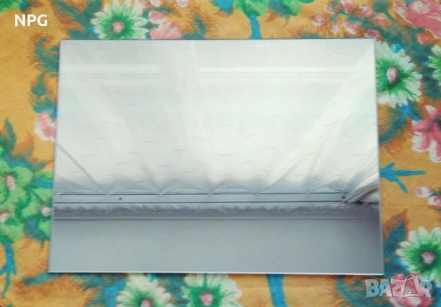 Огледало 40см./30см. Влагоустойчиво. За мокри и сухи помещения. Ново.