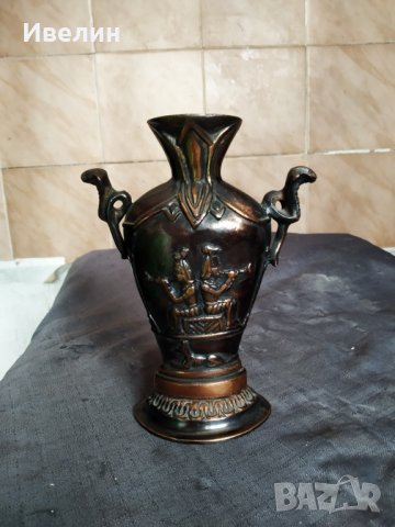 метална ваза за декорация