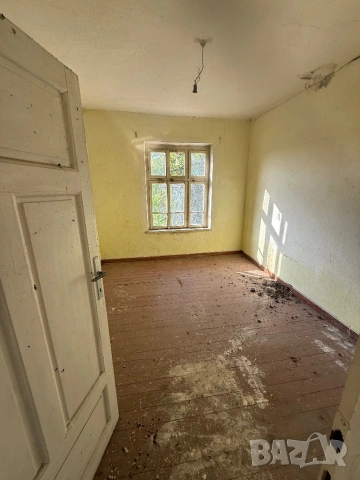 Двуетажна къща с двор 2532 кв. метра двор, снимка 7 - Къщи - 54235281