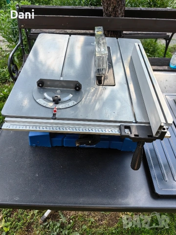 Настолен циркуляр за дърво 