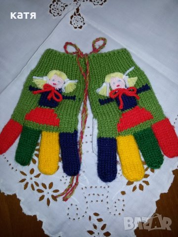 Ръчно плетени сувенирни вълнени детски ръкавички, снимка 6 - Шапки, шалове и ръкавици - 34229572