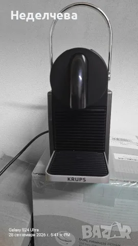 компактна капсулна кафемашина Nespresso Pixie Titan. , снимка 2 - Кафемашини - 56264792
