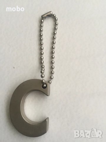 Ключодържател ,  буква  „С“, материал Никел- мат, размер 3 см