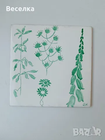 Декоративна плочка на зелени цветя, ръчно рисувана 