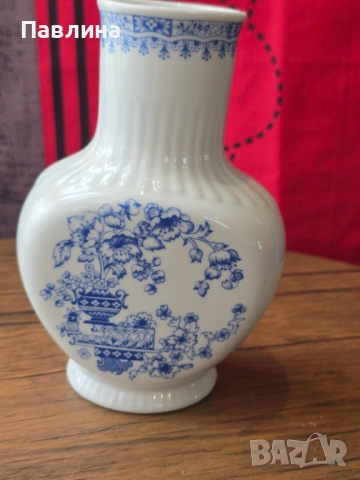 Порцеланова вазичка