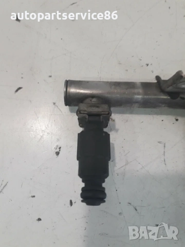 Рейка за гориво с инжектори за Mercedes A140 W168 (1997-2002) 0280151036 , снимка 2 - Части - 53975605