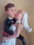 Младоженци двойка голяма фигурка връх украса за сватба сватбена торта топер керамична, снимка 2